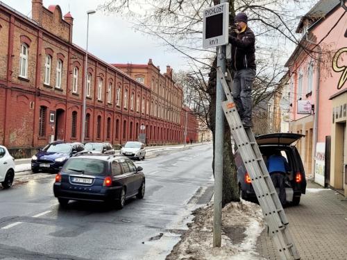 V ULICÍCH Kraslic jsou nové ukazatele rychlosti, a to hned ve čtyřech ulicích. Přibude i úsekové měření. Foto: Jiří Drozdík